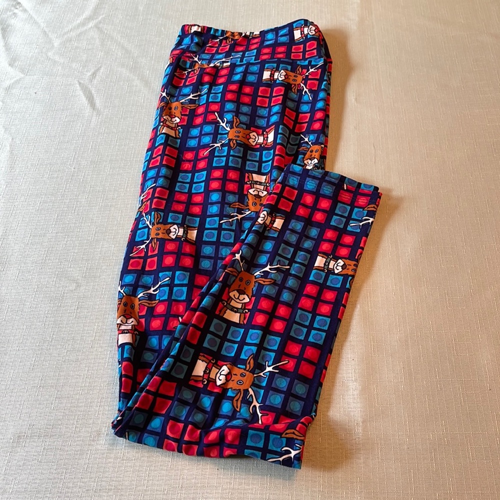 Lularoe reindeer patterned leggings